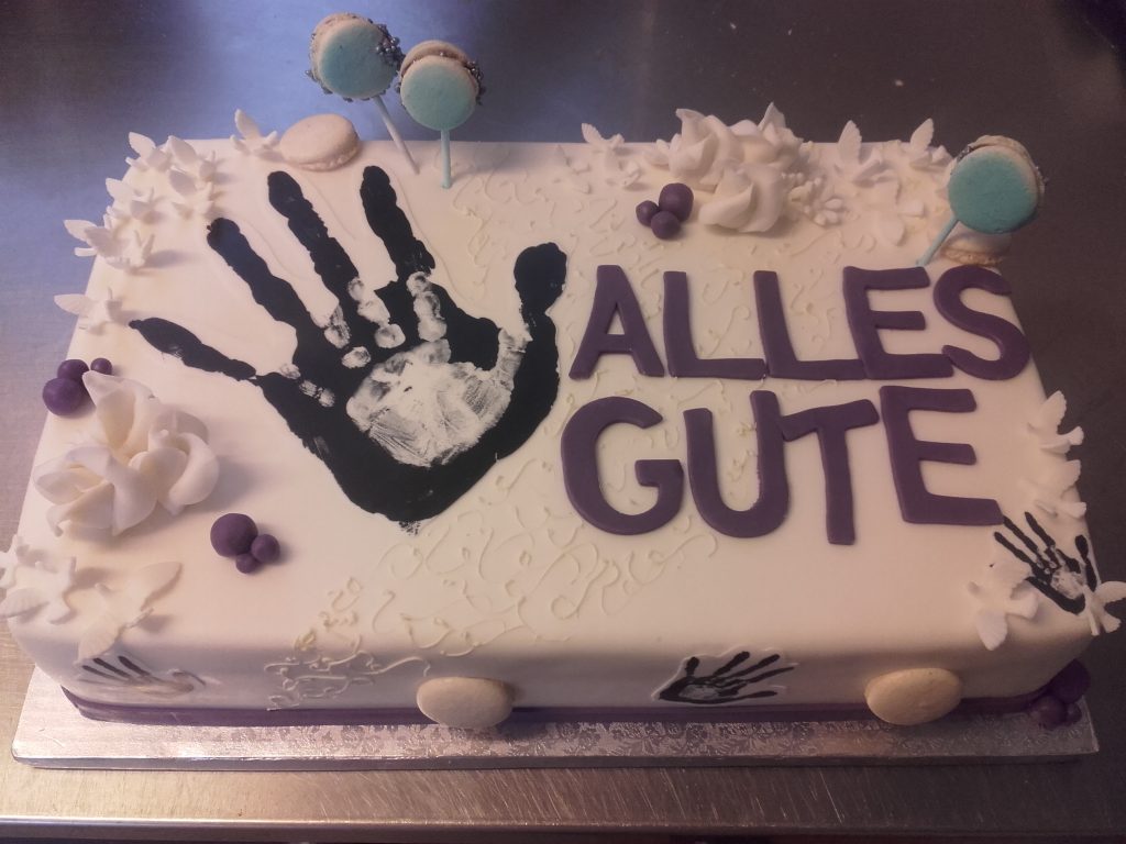 Alles Gute Torte mit Handabdruck – Konditorei & Café Krüsmann Leipzig
