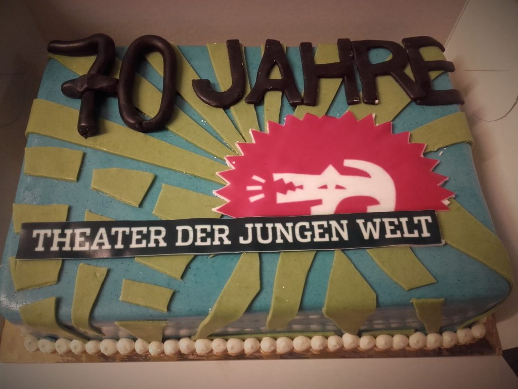 Festtagstorte 70 Jahre Theater der Jungen Welt – Konditorei & Café Krüsmann Leipzig
