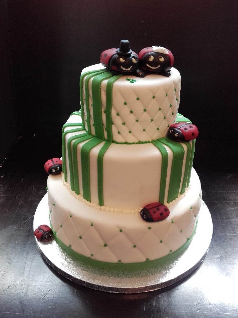 Hochzeitstorte mit grünen Streifen – Konditorei & Café Krüsmann Leipzig