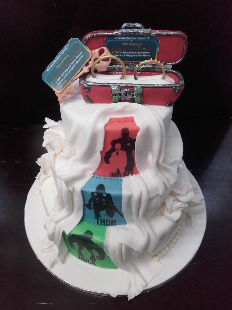 Gaming-Hochzeitstorte mit Marvel-Motiven – Konditorei & Café Krüsmann Leipzig