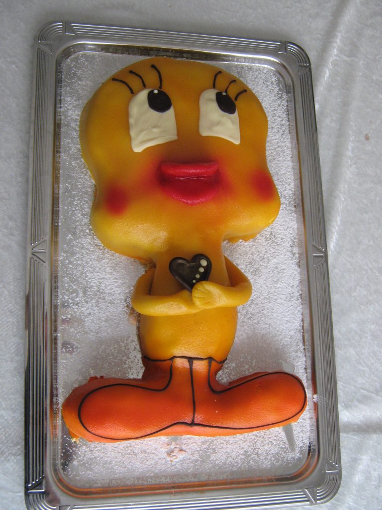 Tweety-Torte mit Schokoladenherz von Konditorei & Café Krüsmann Leipzig